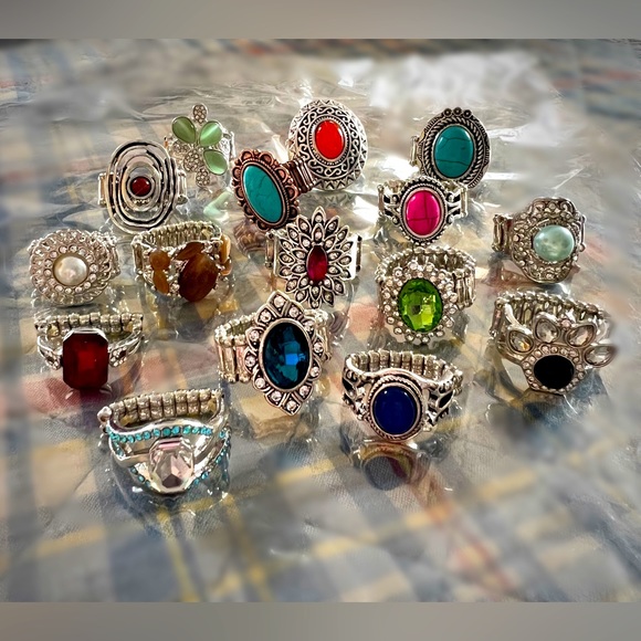 paparazzi Jewelry - 16 Papparazzi rings one size fits most with stretchy band. Perfect for everyday